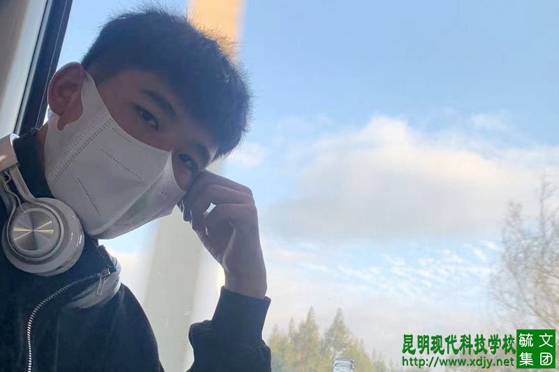 彭灿：转学来昆现，开启